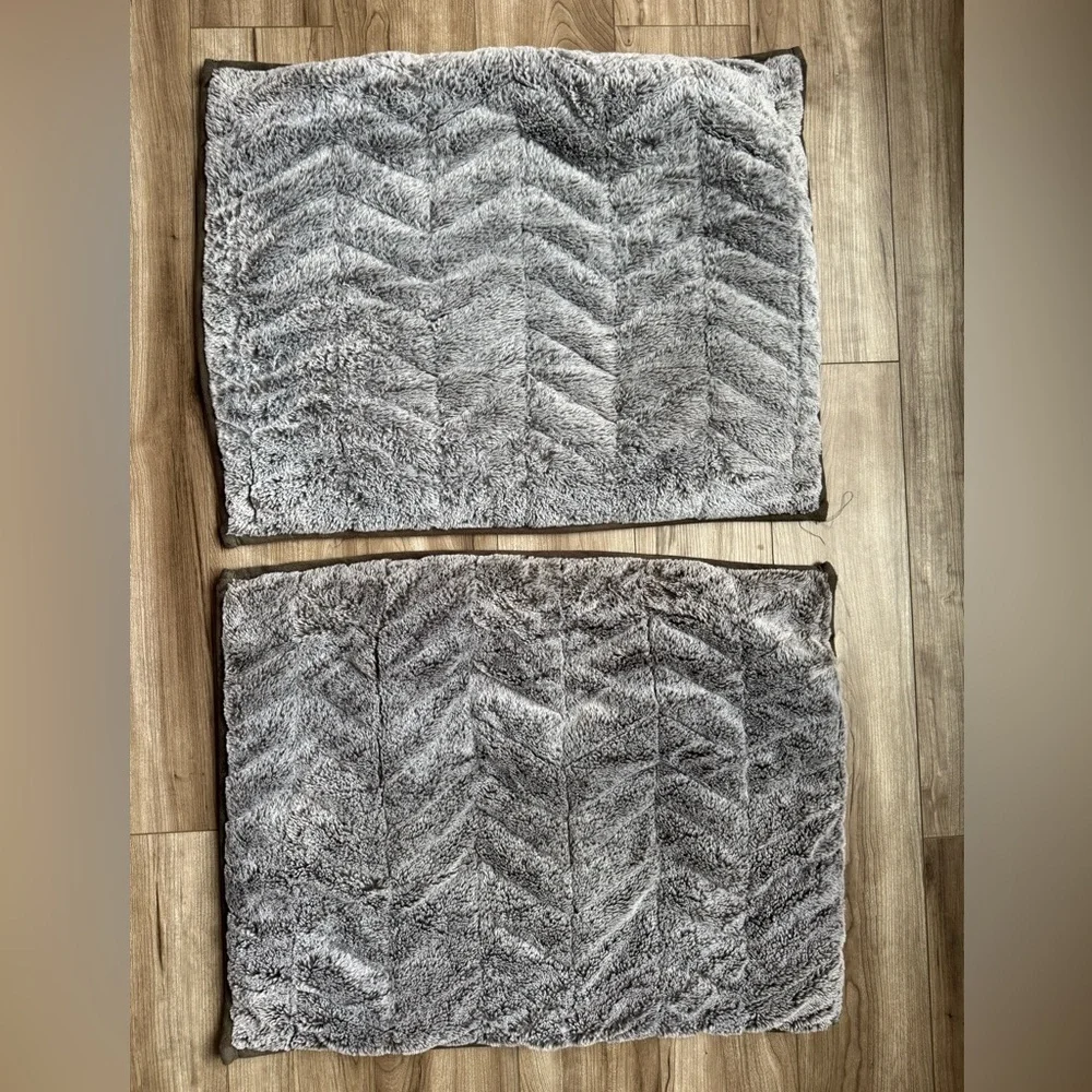 UGG count pillow